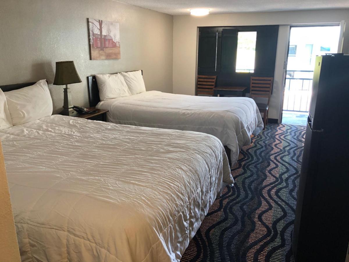 Country Town N' Suites Gatlinburg Dış mekan fotoğraf