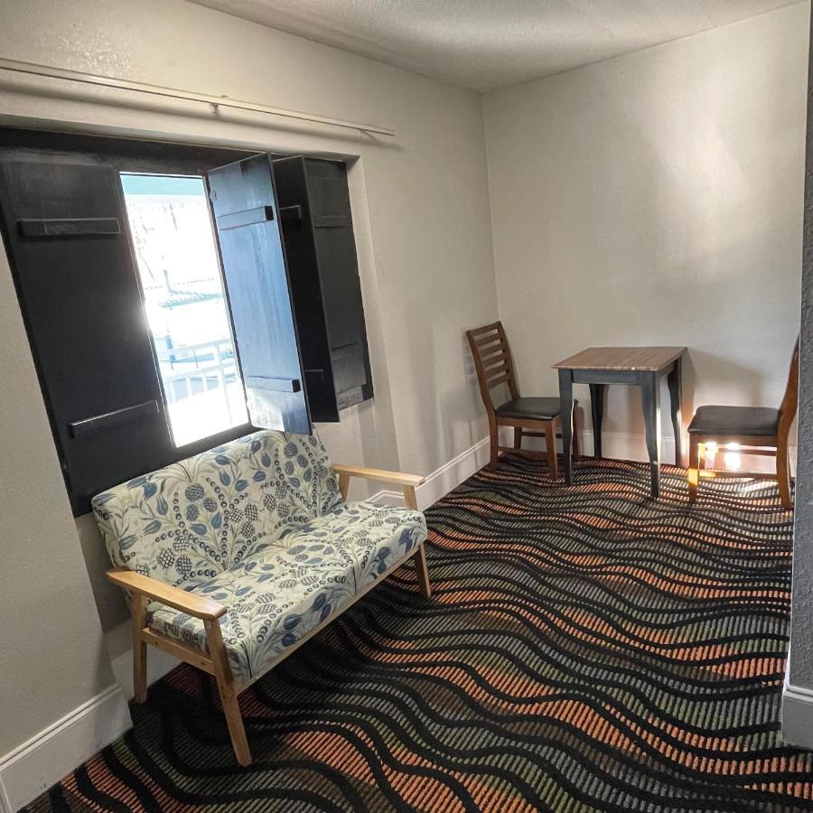 Country Town N' Suites Gatlinburg Dış mekan fotoğraf