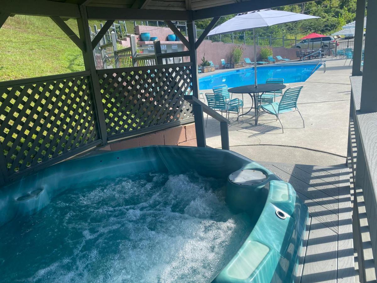 Country Town N' Suites Gatlinburg Dış mekan fotoğraf