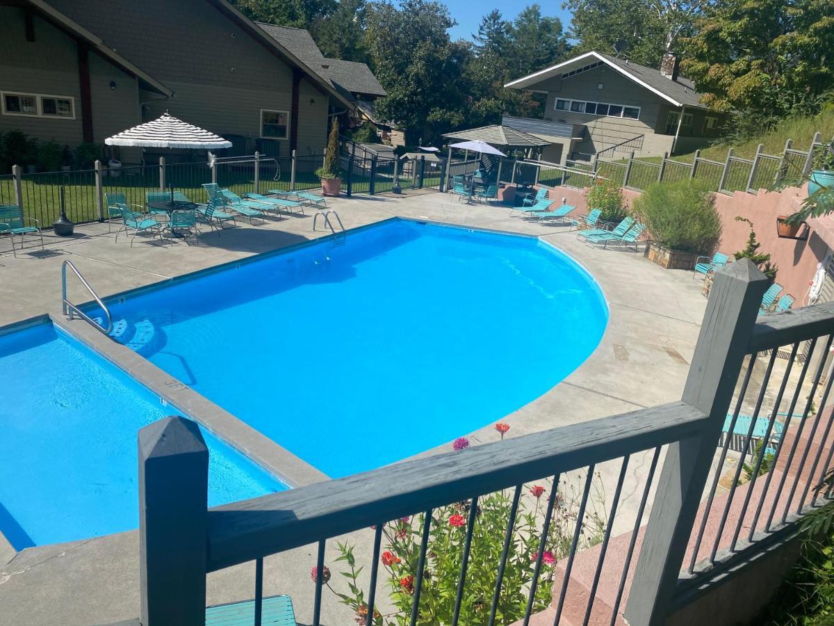Country Town N' Suites Gatlinburg Dış mekan fotoğraf