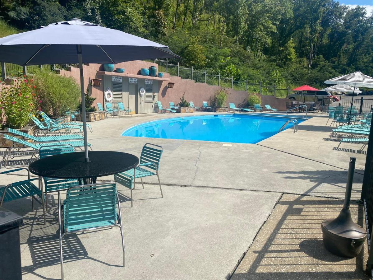 Country Town N' Suites Gatlinburg Dış mekan fotoğraf